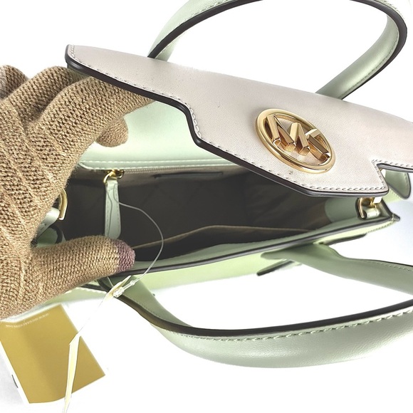 Michael Kors CARMEN
SATCHEL. New with tag. - Picture 7 of 9